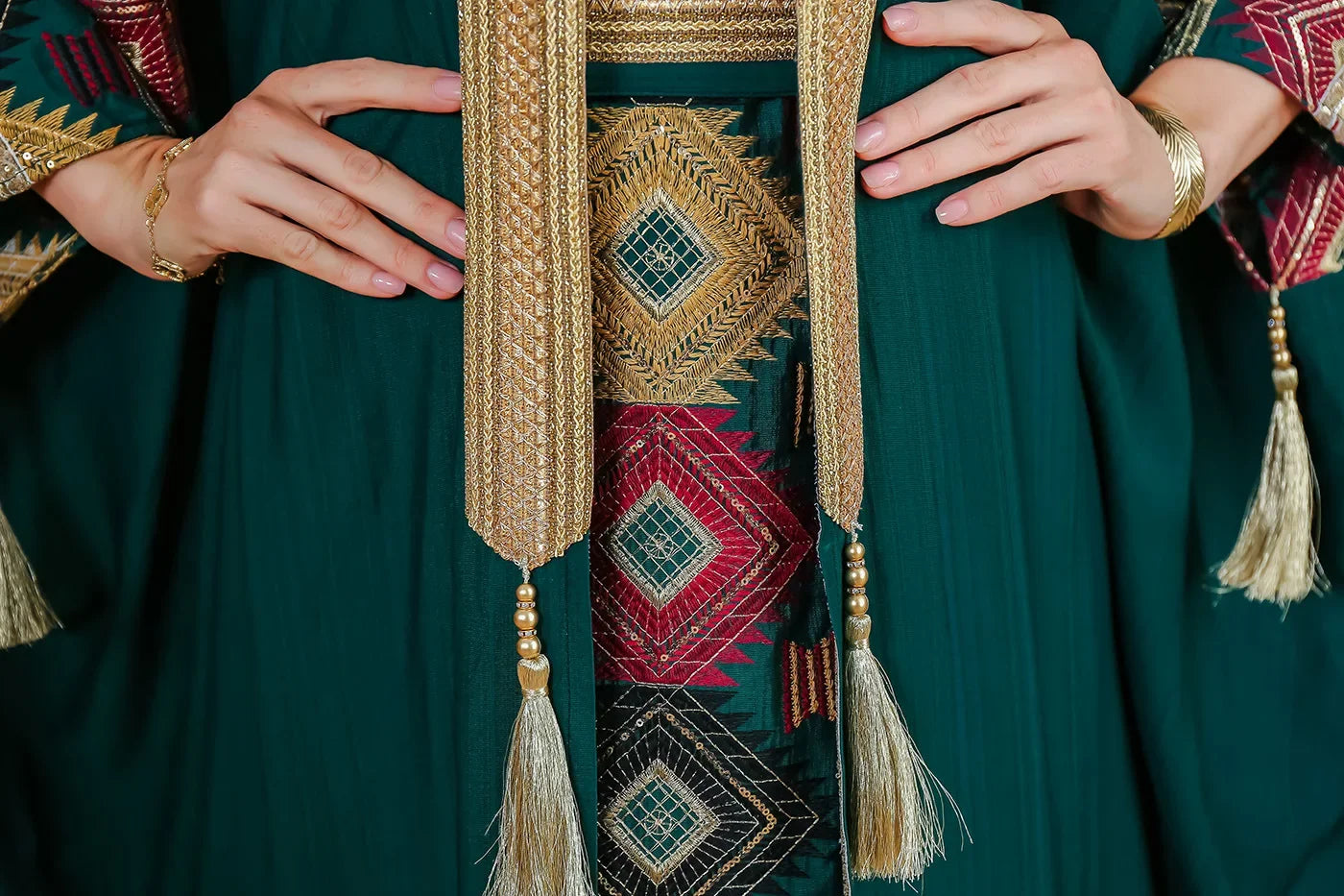 Kimono Abaya et Robe Brodés avec motif