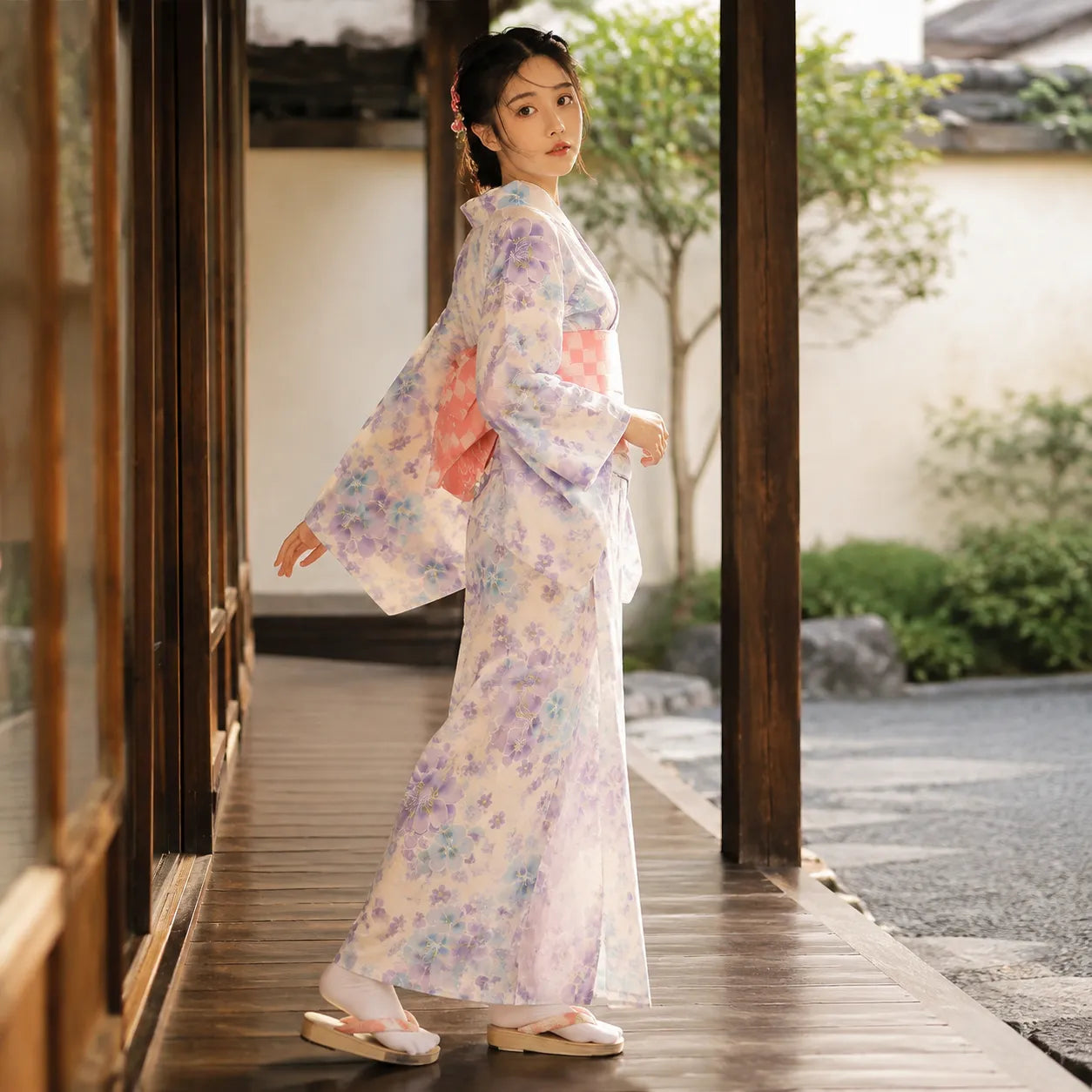 Kimono Japonais Blanc Fleuri