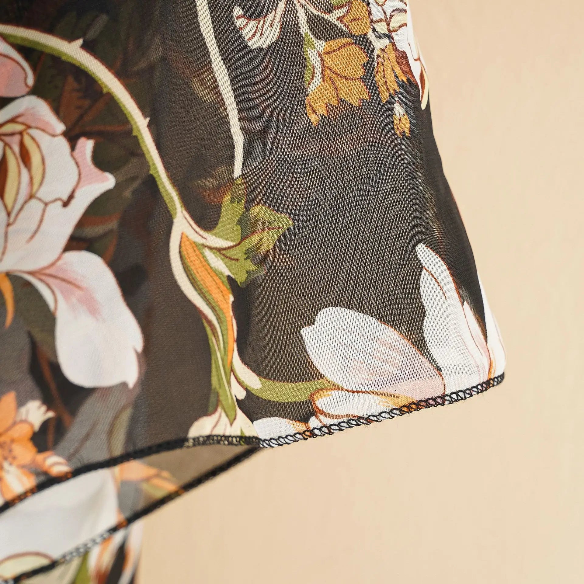 Kimono de Plage Noir Transparent à Fleurs de qualité