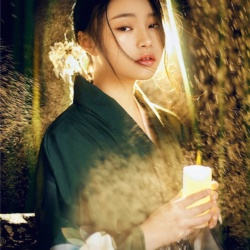 Kimono Japonais Vert à Fleurs Stylé