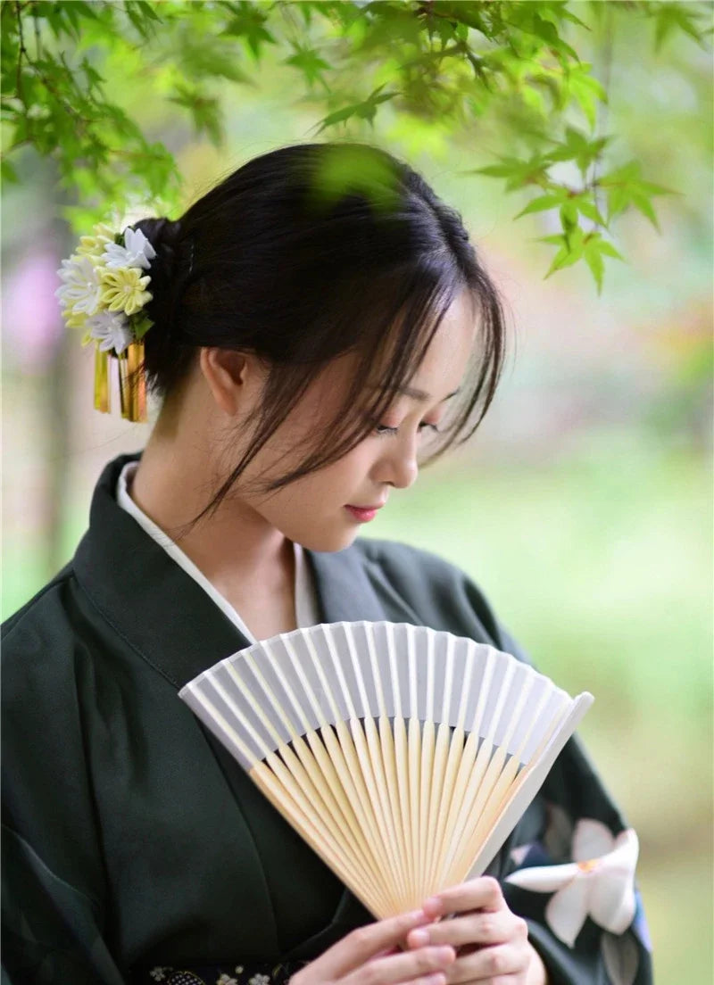 Kimono Japonais Vert à Fleurs Élégant