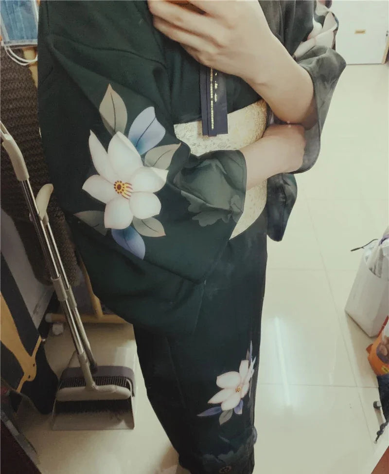 Kimono Japonais Vert à Fleurs Soyeux