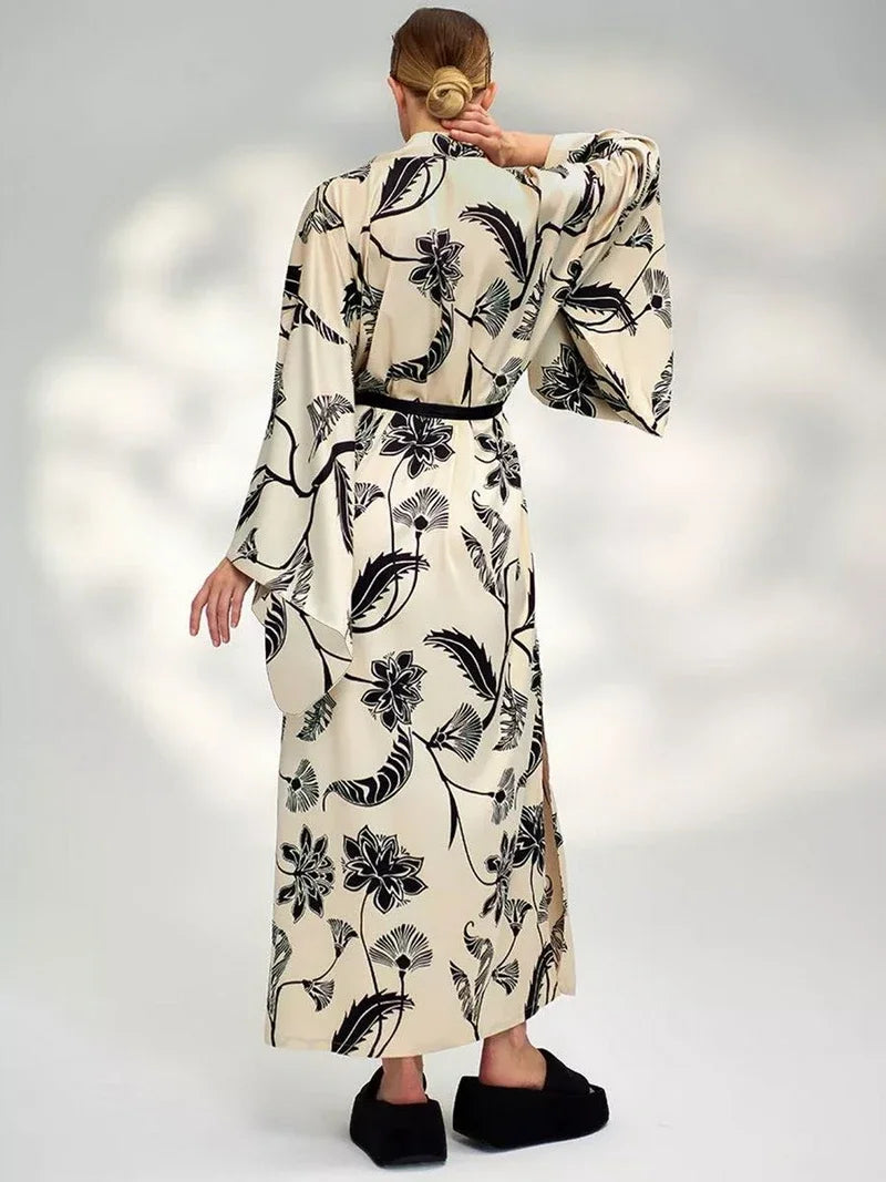 Kimono Fleuri Long Noir et Blanc chic