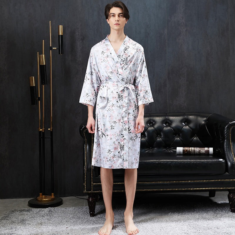 Weißer Kimono-Bademantel mit Blumenmuster