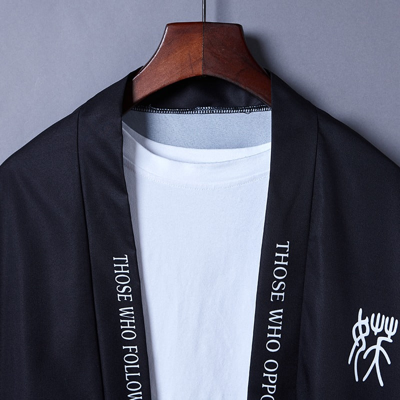 Japanische schwarze Kimonojacke