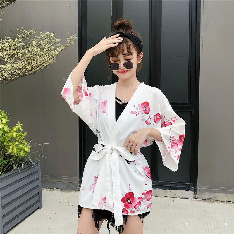 Veste Kimono Femme Geisha Fleurie Blanc Stylé