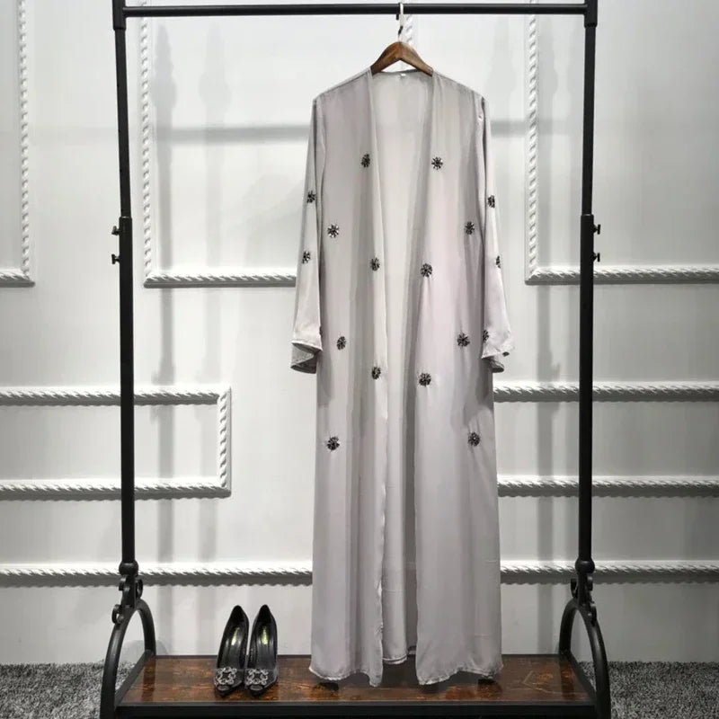 Abaya Kimono Grise Légère ouverte