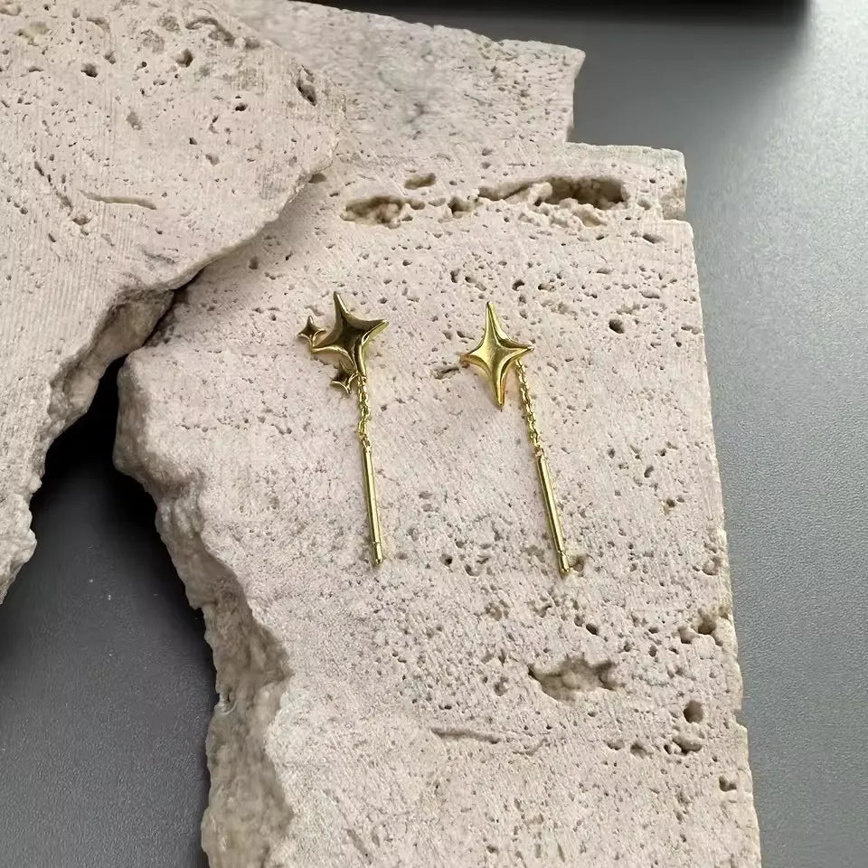 Boucles d’Oreilles Pendantes à Etoiles en Argent Doré
