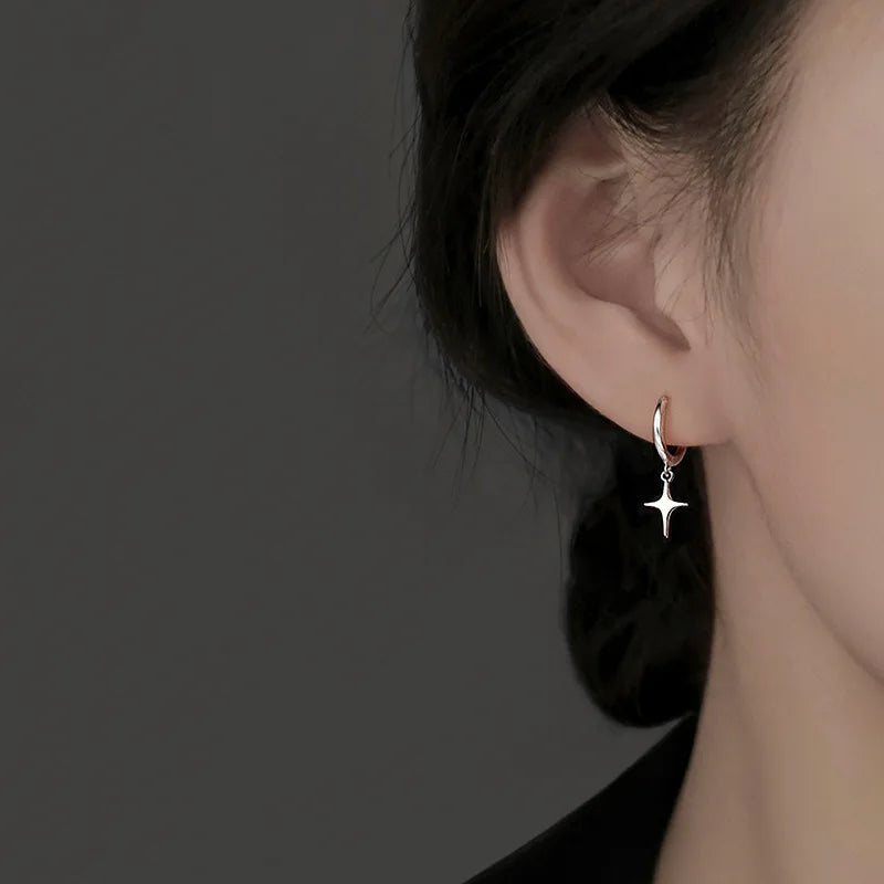 Boucles d’Oreilles Rondes à Etoile en Argent