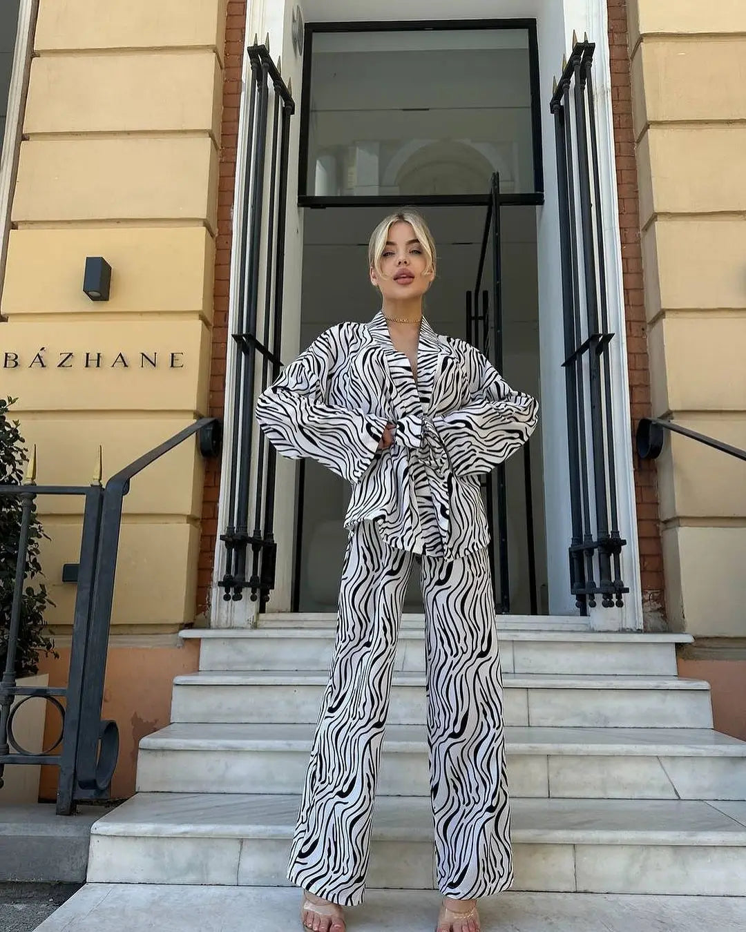 Ensemble Kimono Noir et Blanc Femme Élégant