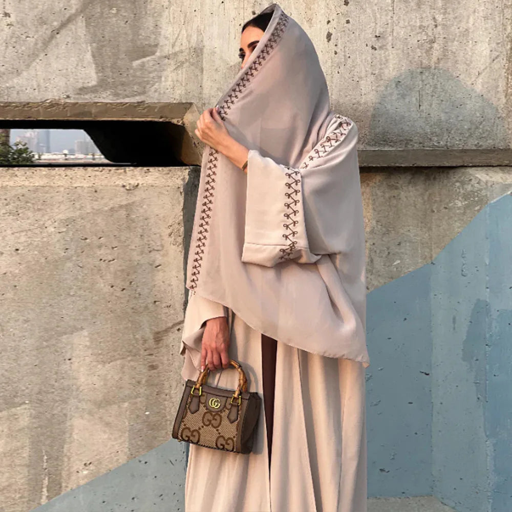 Kimono Abaya Brodé Beige long de qualité