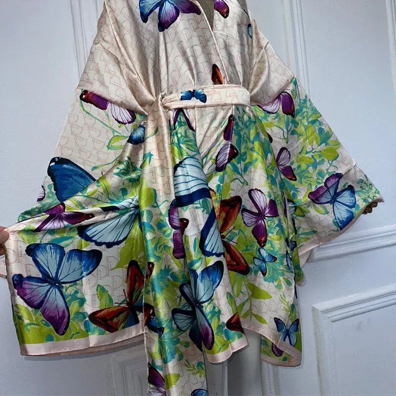 Kimono Bohème Blanc à Papillons Colorés Stylé