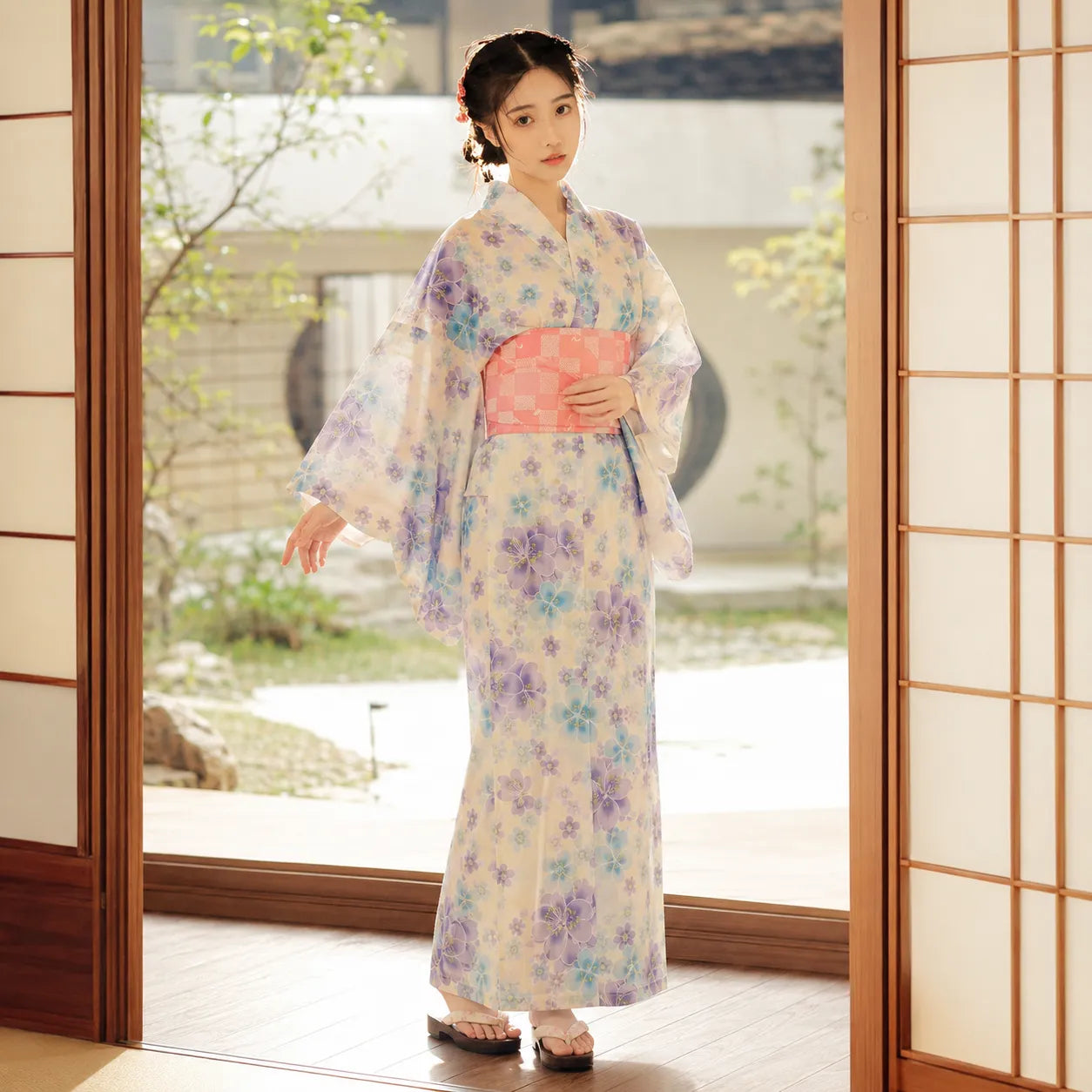 Kimono Japonais Blanc Fleuri Léger