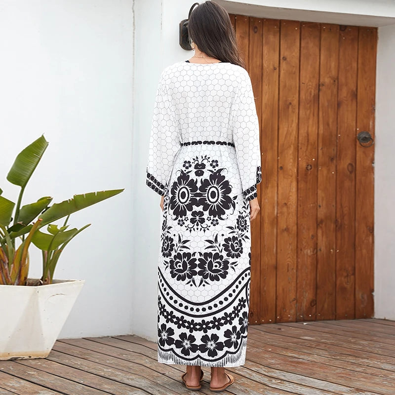 Kimono de Plage Blanc à Fleurs Noires tendance