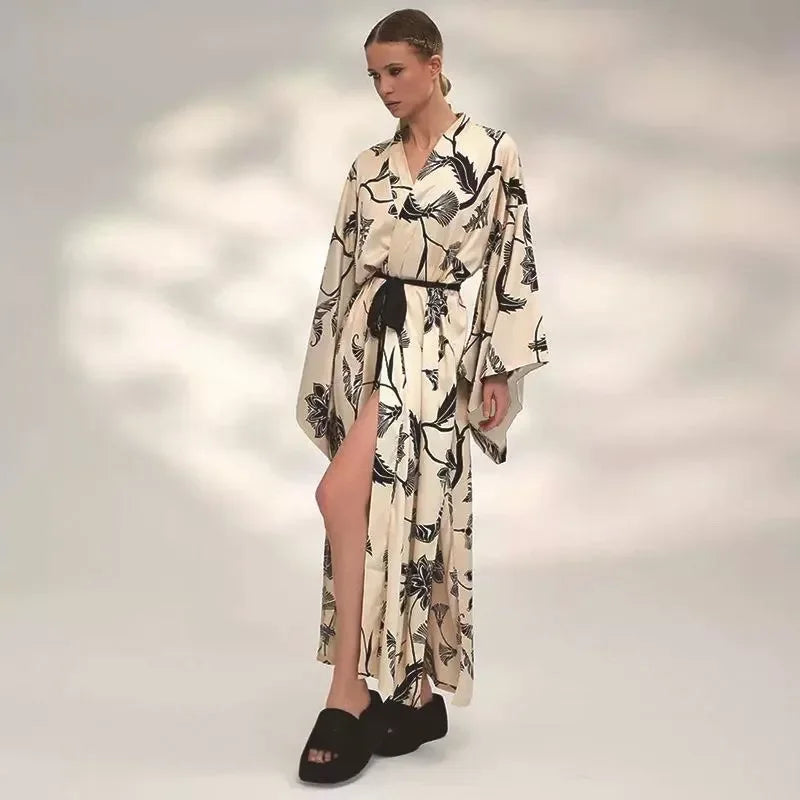 Kimono Fleuri Long Noir et Blanc femme