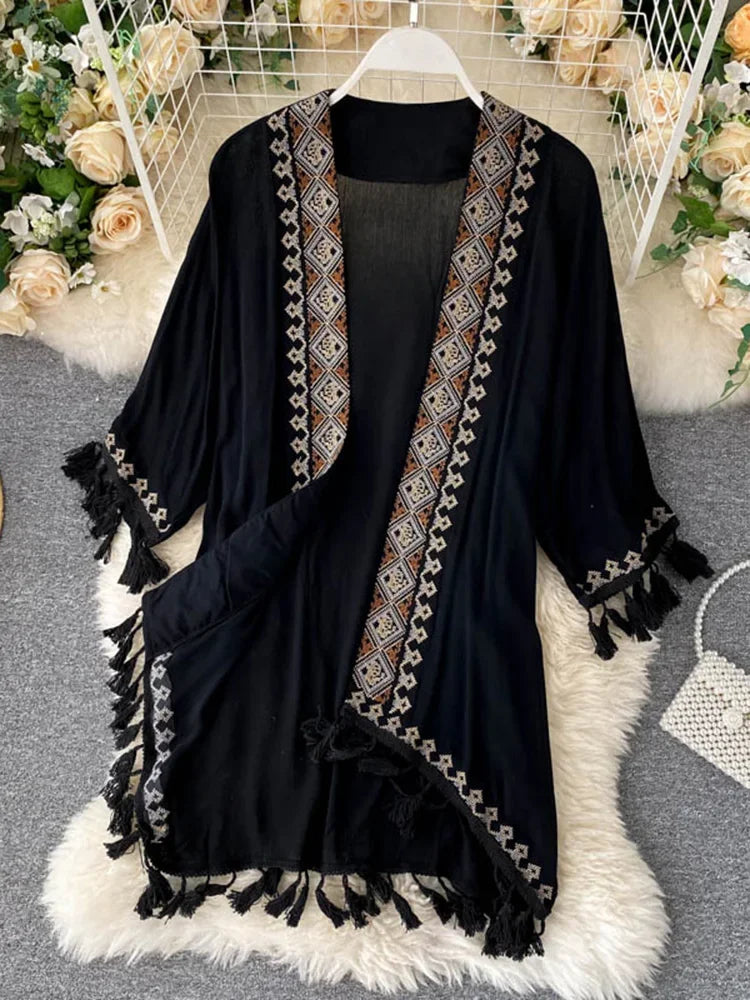 Kimono Brodé Court Ethnique noir