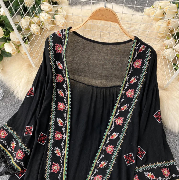 Veste Kimono Noire Boho Brodée Détails
